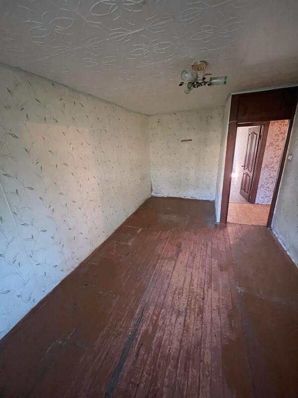 Продаётся светлая двухкомнатная квартира под ремонт. - Новотроицк