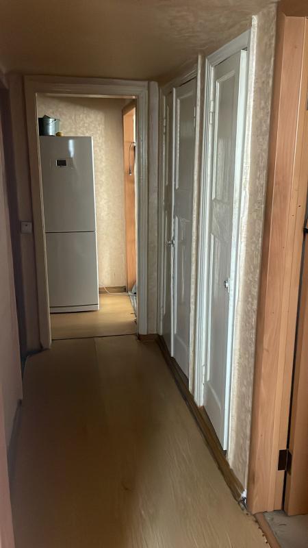 2х комнатная квартира с раздельными ходами, пластиковые окна, остается в квартире: кондиционер, стир - Новотроицк