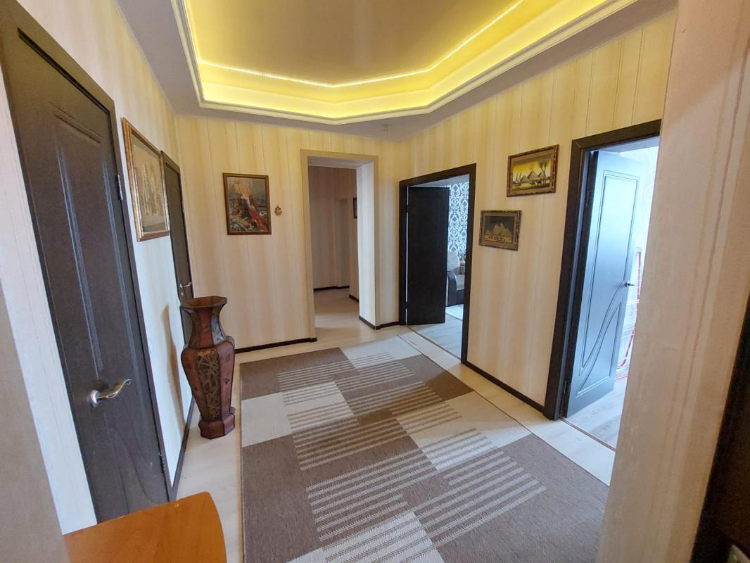 Продается Сталинка 3- комнатная квартира расположенная на 3-м этаже с качественным ремонтом в центре - Новотроицк