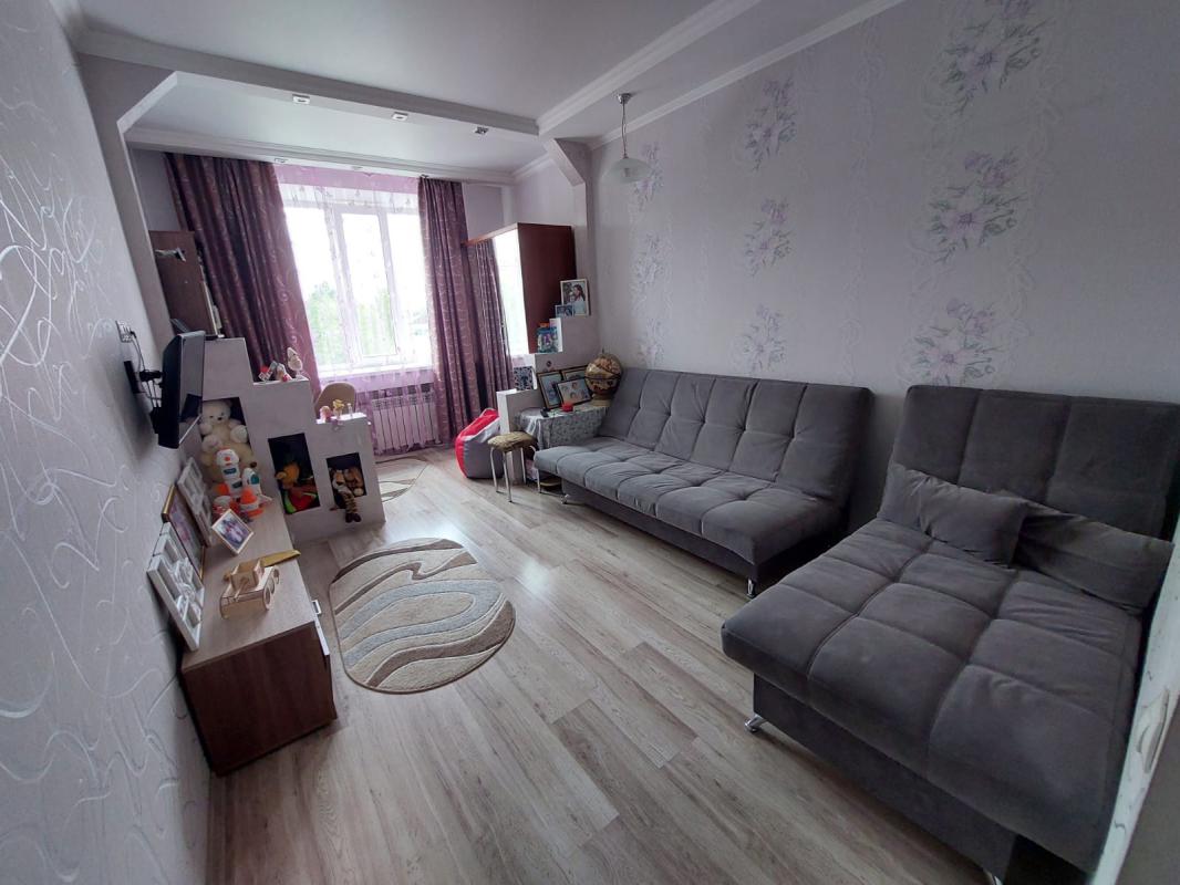 Продается Сталинка 3- комнатная квартира расположенная на 3-м этаже с качественным ремонтом в центре - Новотроицк