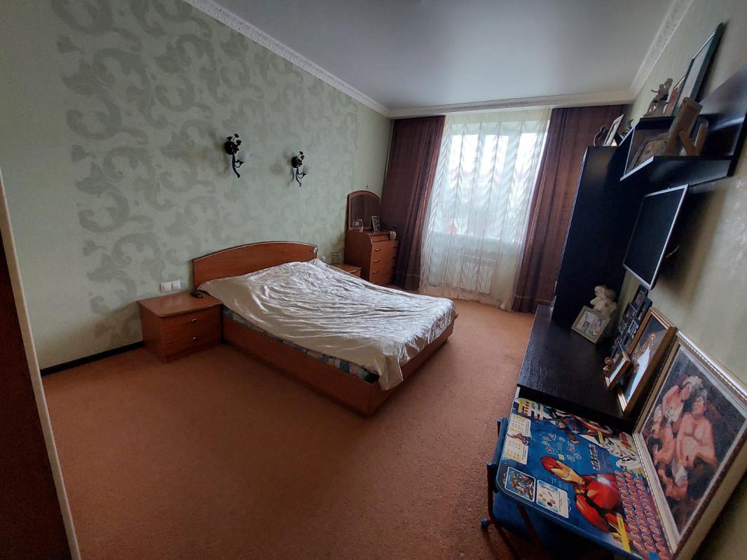 Продается Сталинка 3- комнатная квартира расположенная на 3-м этаже с качественным ремонтом в центре - Новотроицк