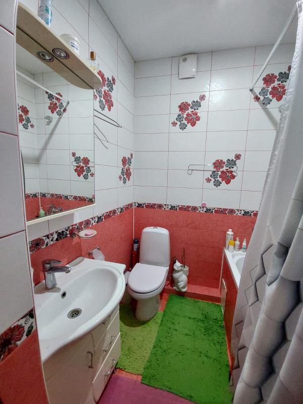 Продается Сталинка 3- комнатная квартира расположенная на 3-м этаже с качественным ремонтом в центре - Новотроицк