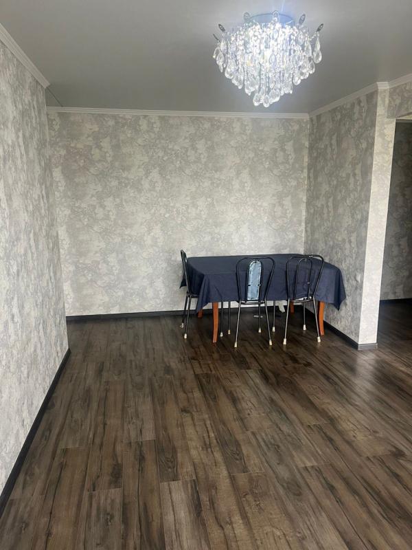 Сдам 3-комнатную квартиру**  

📍 **Расположение:**  
- Во дворе школа №17, детский сад №17  
- В - Новотроицк