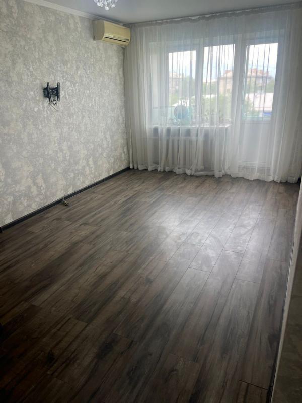 Сдам 3-комнатную квартиру**  

📍 **Расположение:**  
- Во дворе школа №17, детский сад №17  
- В - Новотроицк