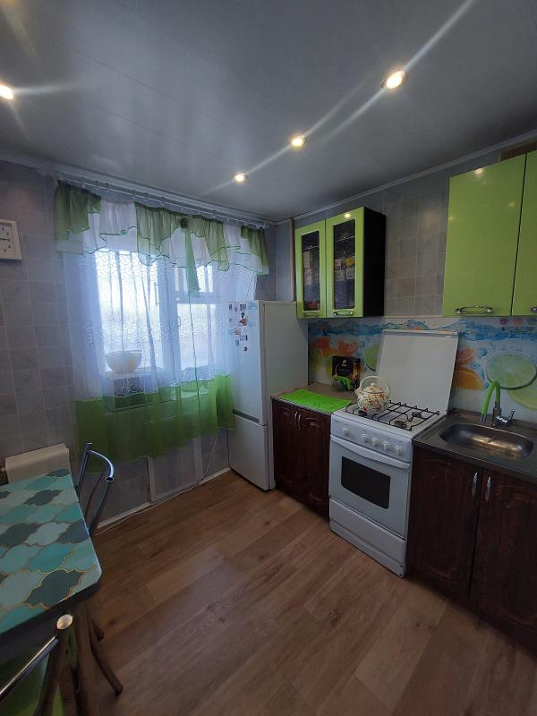 Продам 2- комнатную квартиру по ул. - Новотроицк