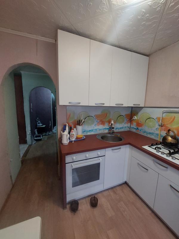 Продаю 3- комнатную квартиру(маломерка), в центре города Новотроицка(остановка "Площадь Ленина) - Новотроицк