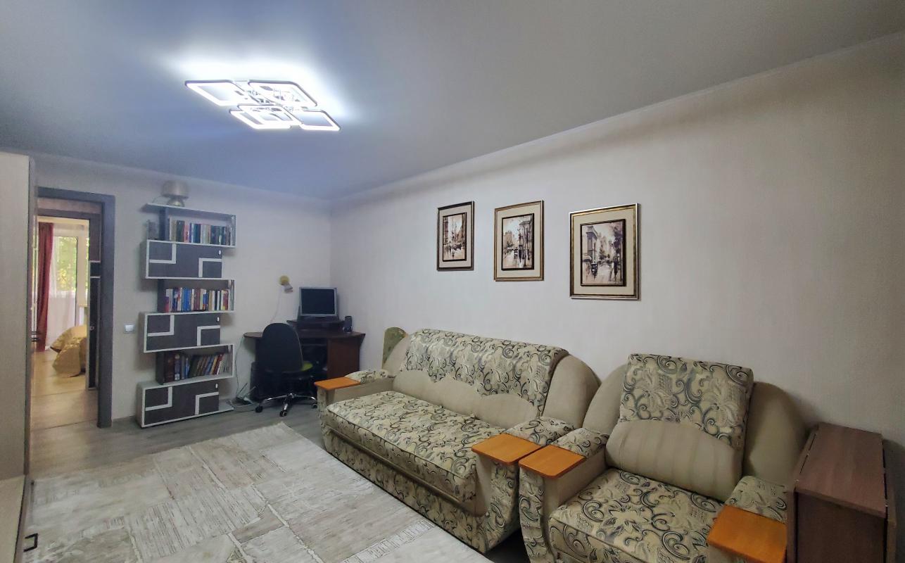 Продается 2- х комнатная квартира, улица Ленина, д. 56 расположена на втором  этаже дом кирпичный пя - Гай