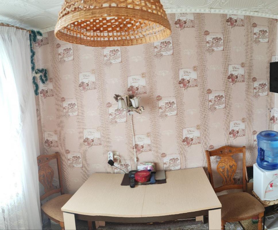 продаю двушку в тихом районе.хотите
просыпаться подпение птиц, а не под шум
машин предлагаю уютную у - Новотроицк