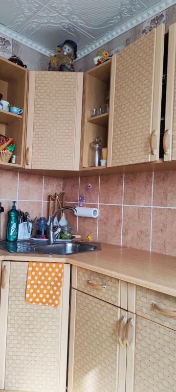 продаю двушку в тихом районе.хотите
просыпаться подпение птиц, а не под шум
машин предлагаю уютную у - Новотроицк