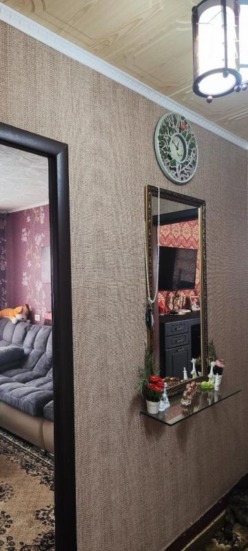 продаю двушку в тихом районе.хотите
просыпаться подпение птиц, а не под шум
машин предлагаю уютную у - Новотроицк