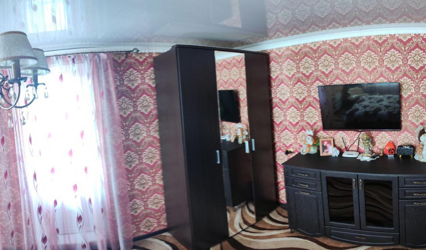 продаю двушку в тихом районе.хотите
просыпаться подпение птиц, а не под шум
машин предлагаю уютную у - Новотроицк