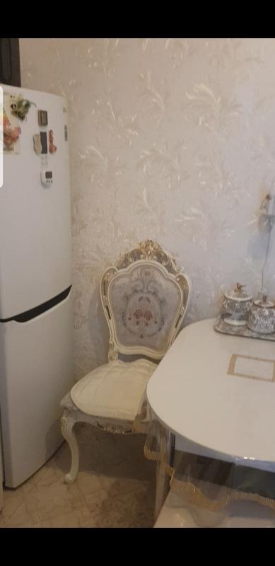 2х-комн квартира, старого типа,потолок 3 м, с ремонтом, ванна и туалет в красивом кафеле, входная же - Новотроицк