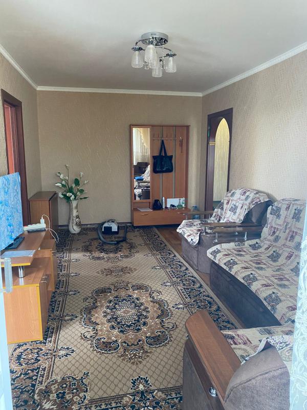 Продается 3-х комнатная маломерка на четвертом этаже по адресу: КОМСОМОЛЬСКИЙ 26. - Новотроицк