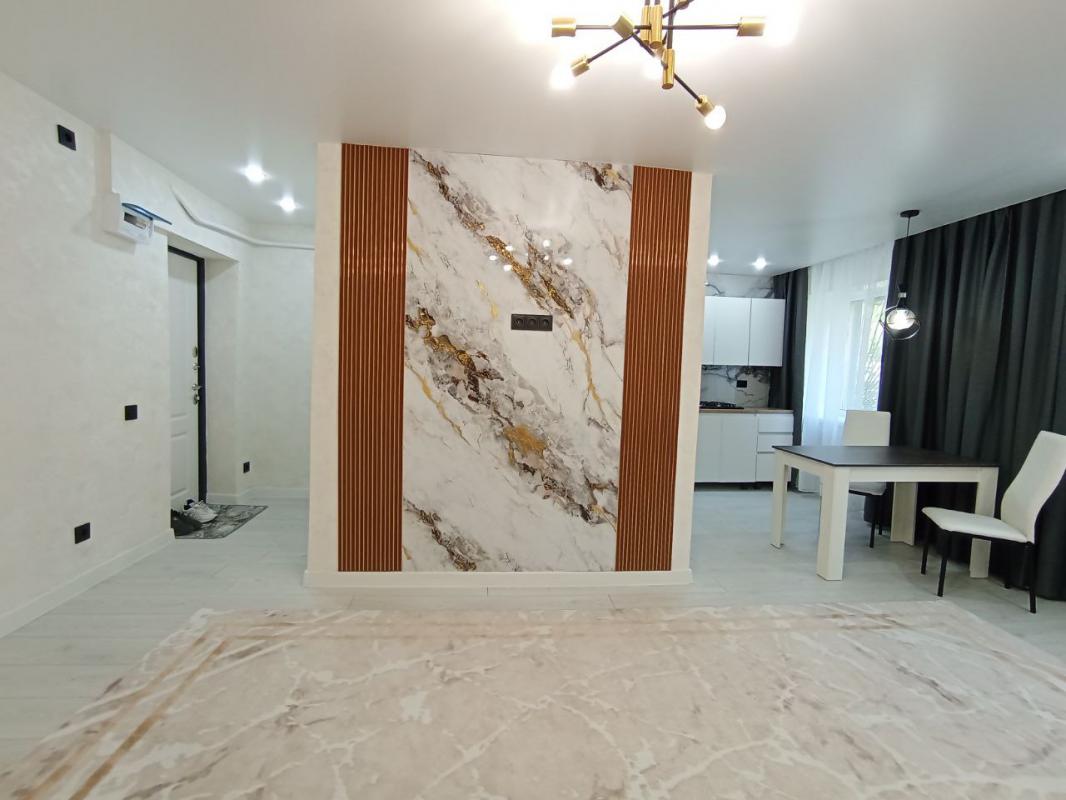 Продается двухкомнатная квартира с ремонтом под ключ по адресу г. - Новотроицк