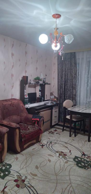 Продается 1-комнатная в ХОРОШЕМ СОСТОЯНИИ на среднем этаже по ул. - Новотроицк