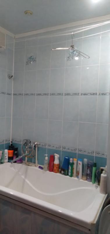 Продается 1-комнатная в ХОРОШЕМ СОСТОЯНИИ на среднем этаже по ул. - Новотроицк