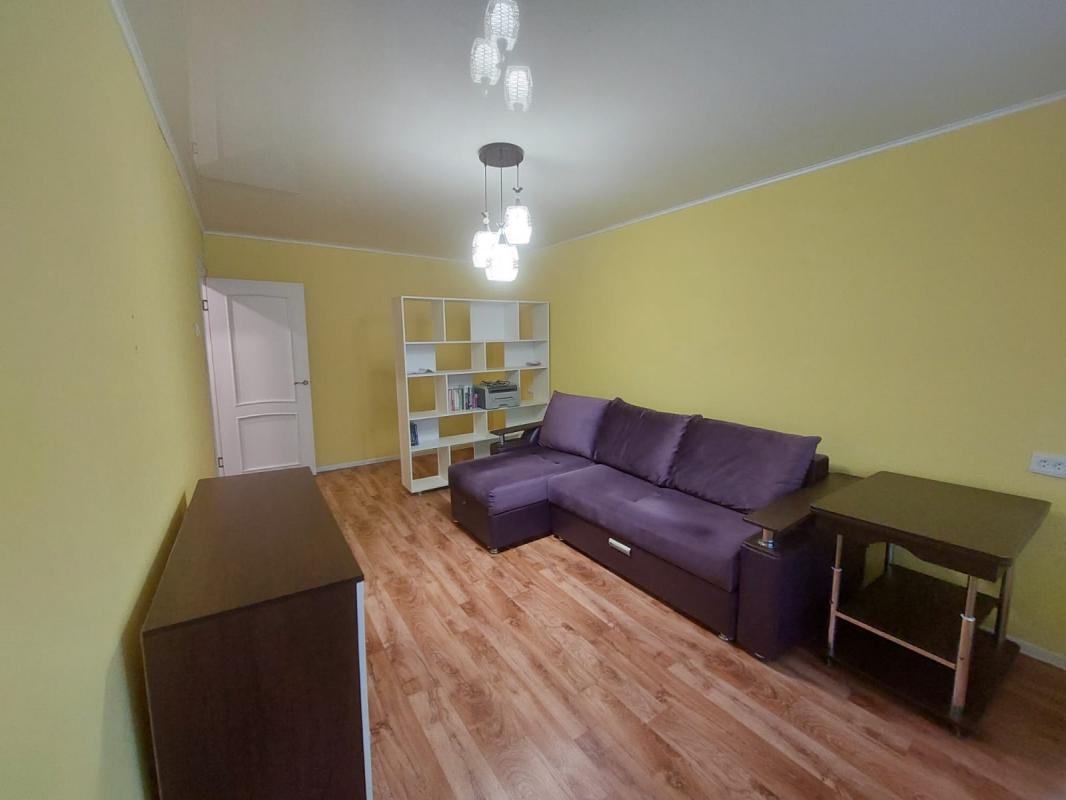 Предлагается к продаже просторная двухкомнатная квартира, расположенная по адресу: г. - Новотроицк