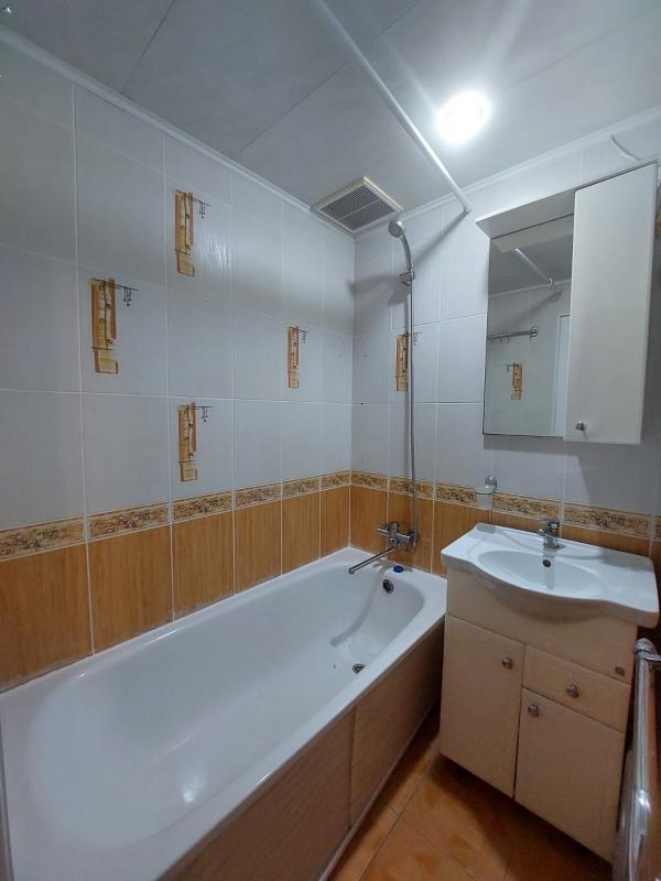 Предлагается к продаже просторная двухкомнатная квартира, расположенная по адресу: г. - Новотроицк