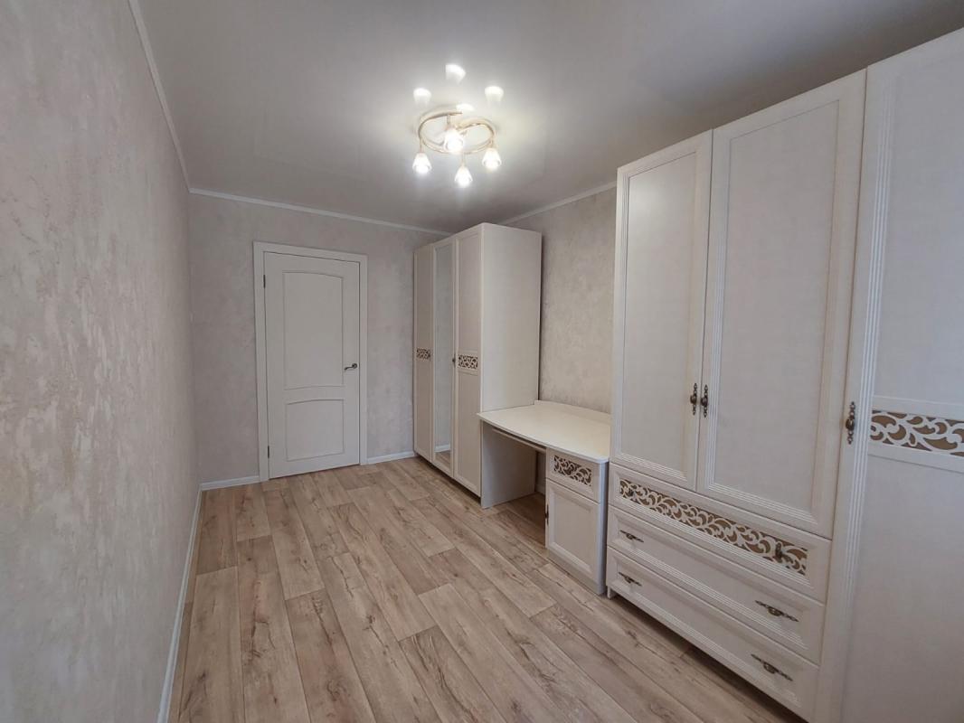 Предлагается к продаже просторная двухкомнатная квартира, расположенная по адресу: г. - Новотроицк