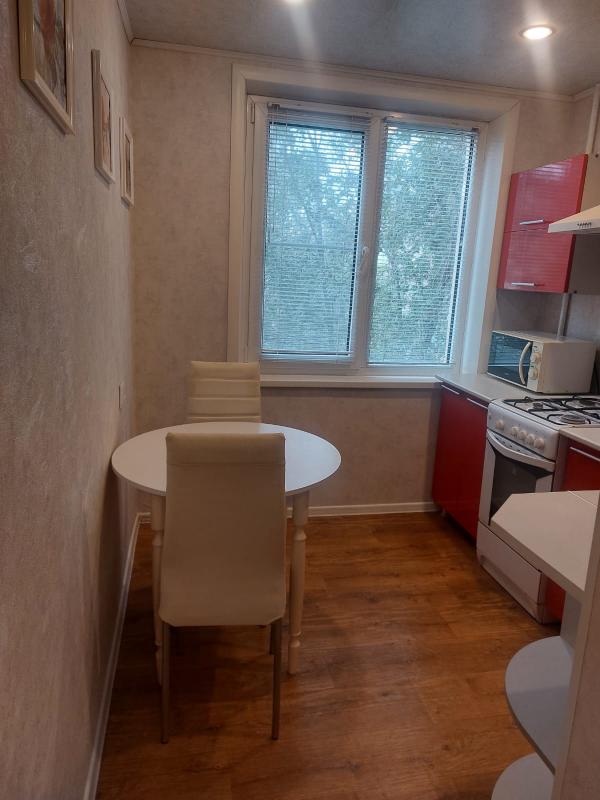 Предлагается к продаже просторная двухкомнатная квартира, расположенная по адресу: г. - Новотроицк