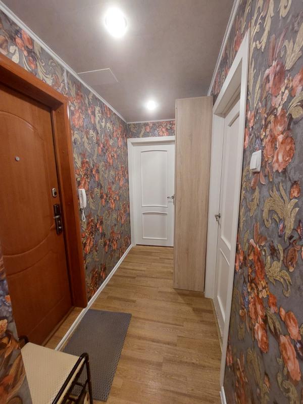 Предлагается к продаже просторная двухкомнатная квартира, расположенная по адресу: г. - Новотроицк