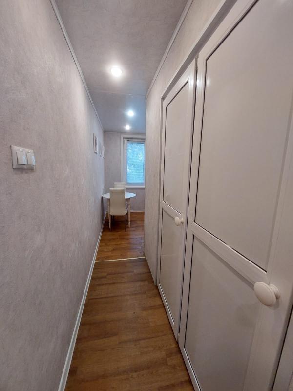 Предлагается к продаже просторная двухкомнатная квартира, расположенная по адресу: г. - Новотроицк