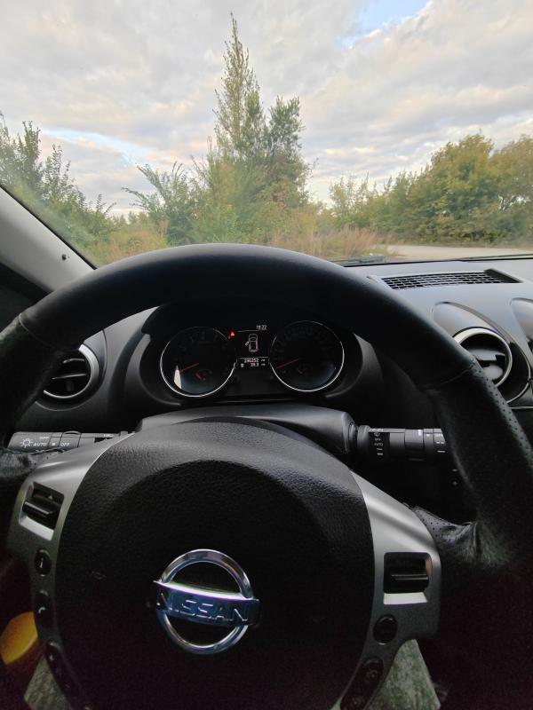 Qashqai в хорошем состоянии, резина новая - лето , круиз, магнитола сенсорная, датчик дождя и света, - Ясный