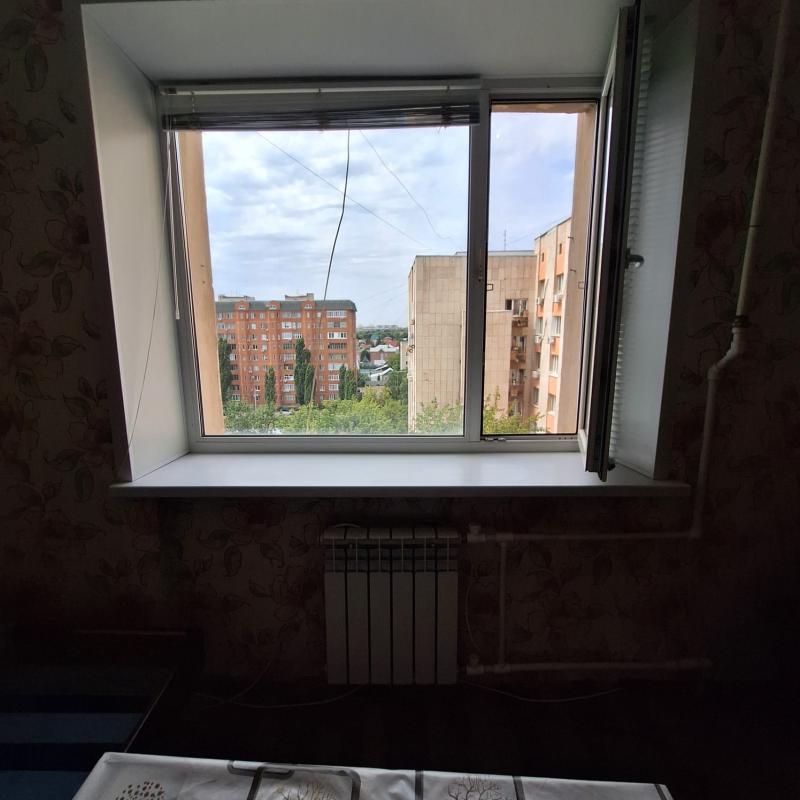 Продается комната в общежитии на 8 этаже, девятиэтажного дома. - Новотроицк