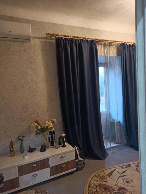 Для тех кто любит тишину и покой
Продается 2-комнатная квартира с раздельными ходами в тихом спально - Новотроицк