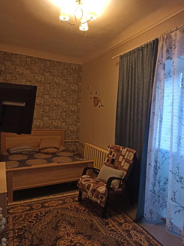 Для тех кто любит тишину и покой
Продается 2-комнатная квартира с раздельными ходами в тихом спально - Новотроицк