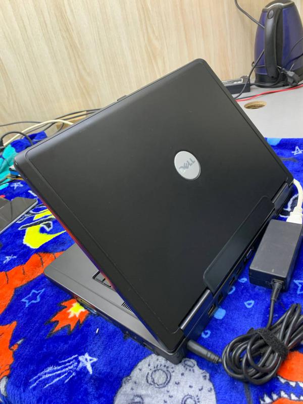 Ноутбук дел в отличном состоянии 
Подойдет для дачи , гаража , просмотра фильмов и прослушивания муз - Орск