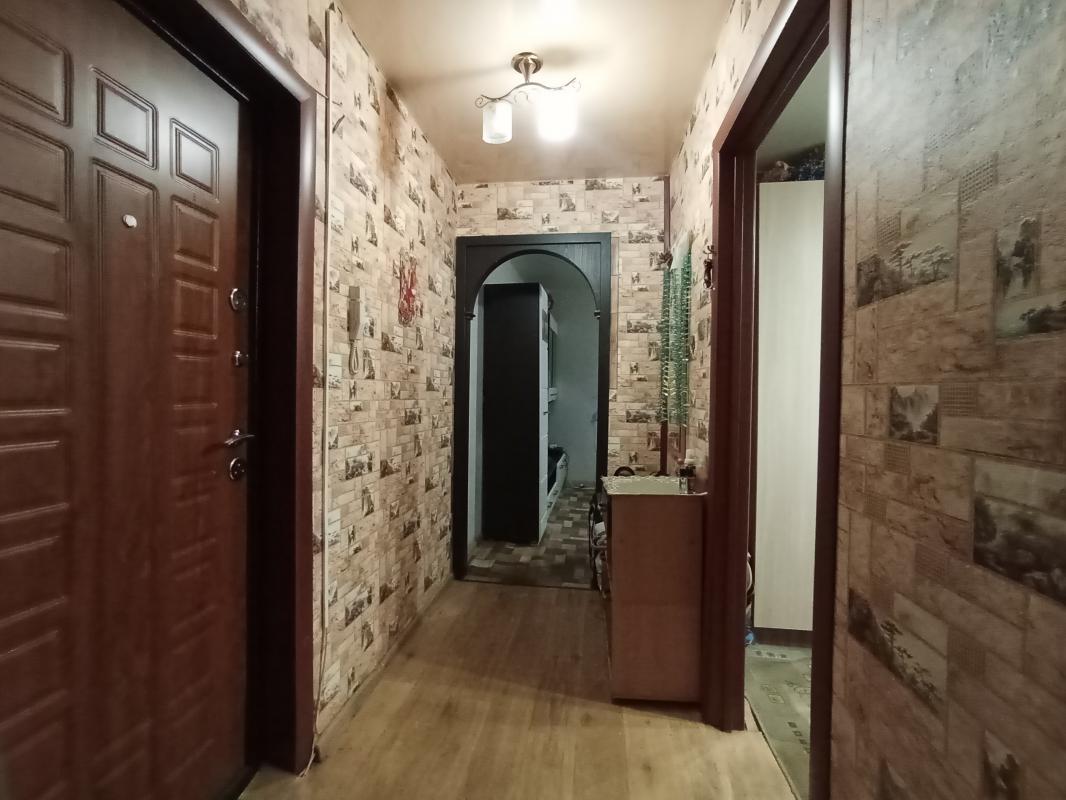 Продается 2-комнатная квартира с раздельными ходами по адресу: г. - Новотроицк