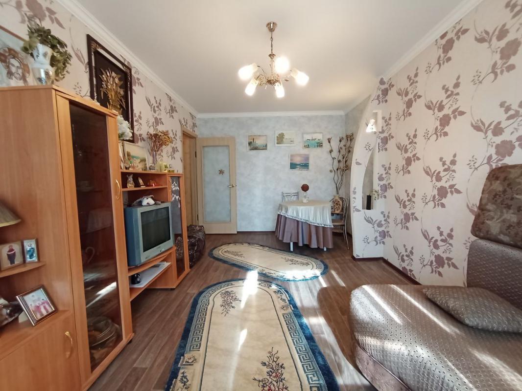 Продается 2-комнатная квартира с раздельными ходами по адресу: г. - Новотроицк