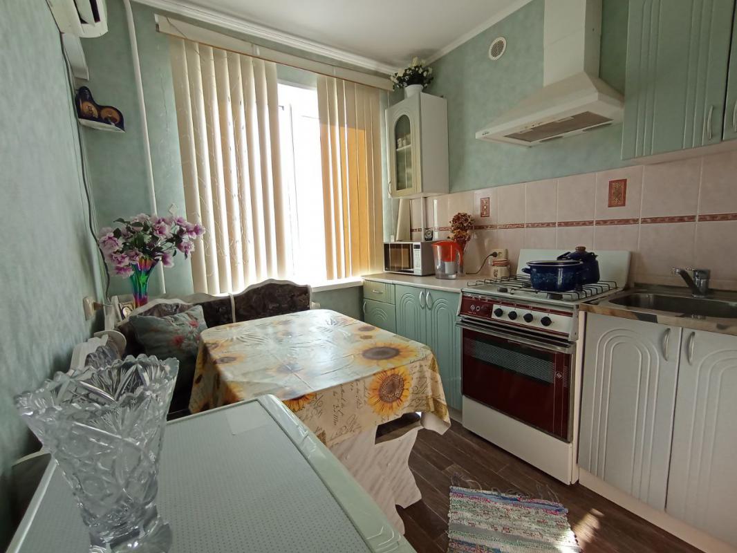 Продается 2-комнатная квартира с раздельными ходами по адресу: г. - Новотроицк