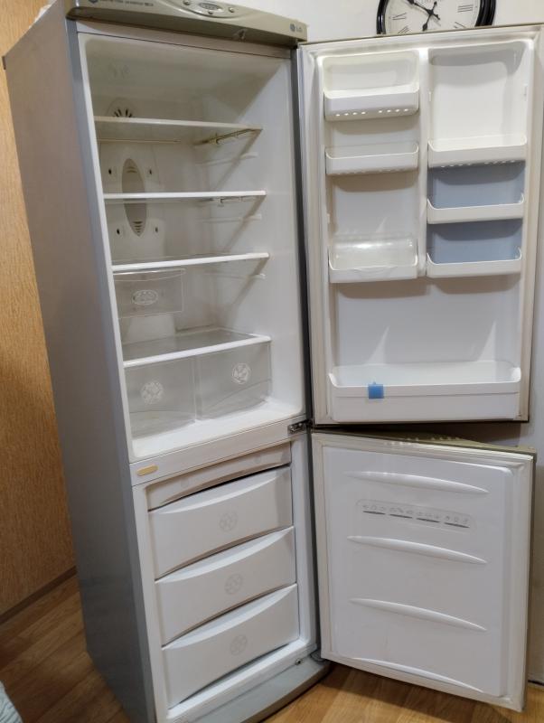 Продам холодильник в хорошем состоянии, LG, цена 10000 рублей. - Орск