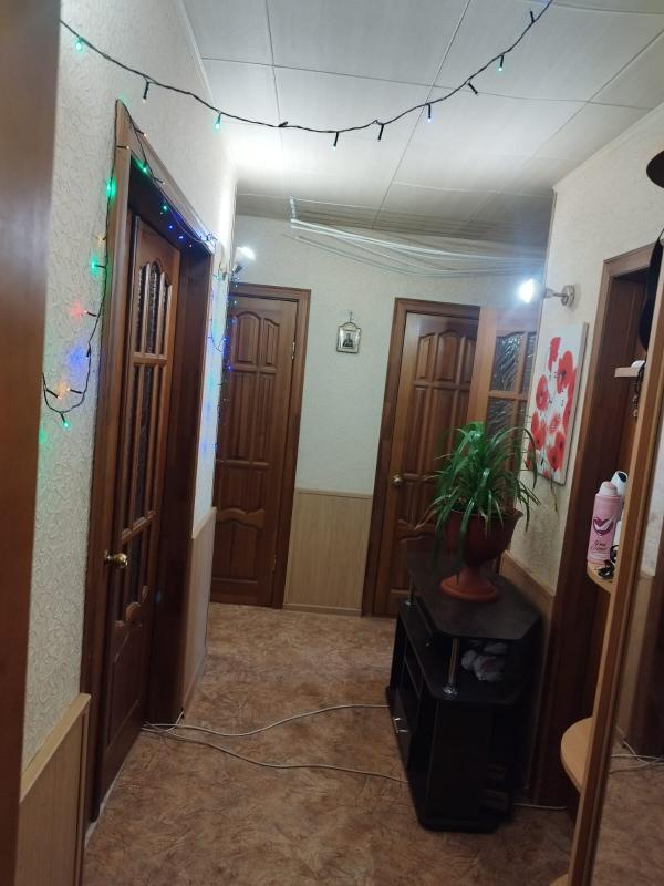 Продается трехкомнатная квартира в г. - Новотроицк