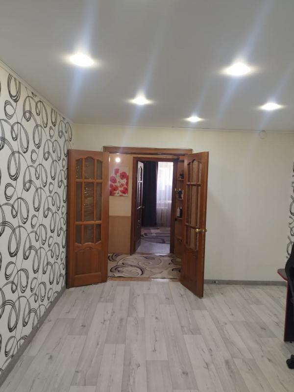 Продается трехкомнатная квартира в г. - Новотроицк