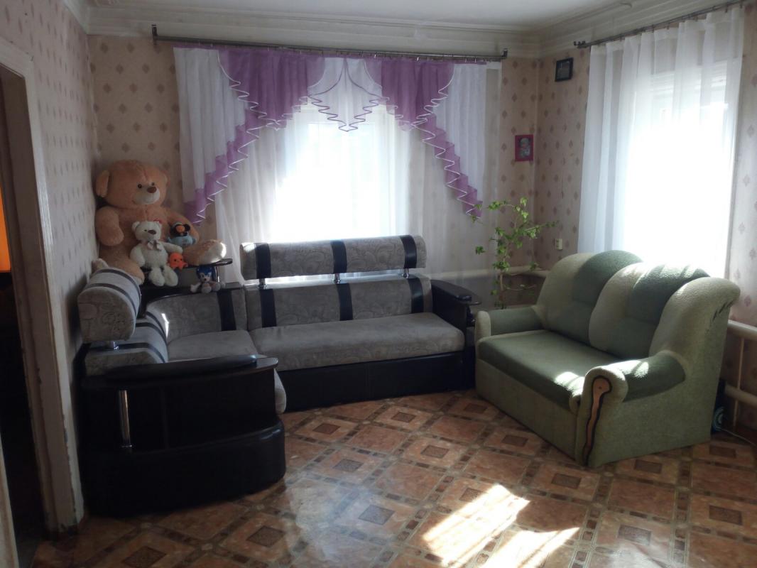 Продам дом на Юрге. рядом магазины, остановка все в шаговой доступности. - Новотроицк