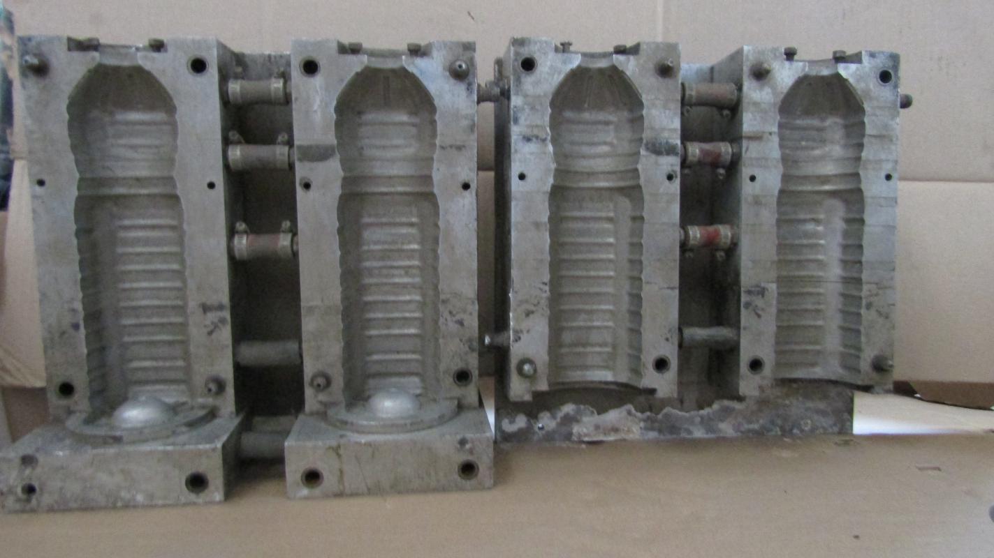 Продам 2-х гнездовые пресформы на полуавтоматические машины для производства пэт-тары 
Пресформы раз - Орск