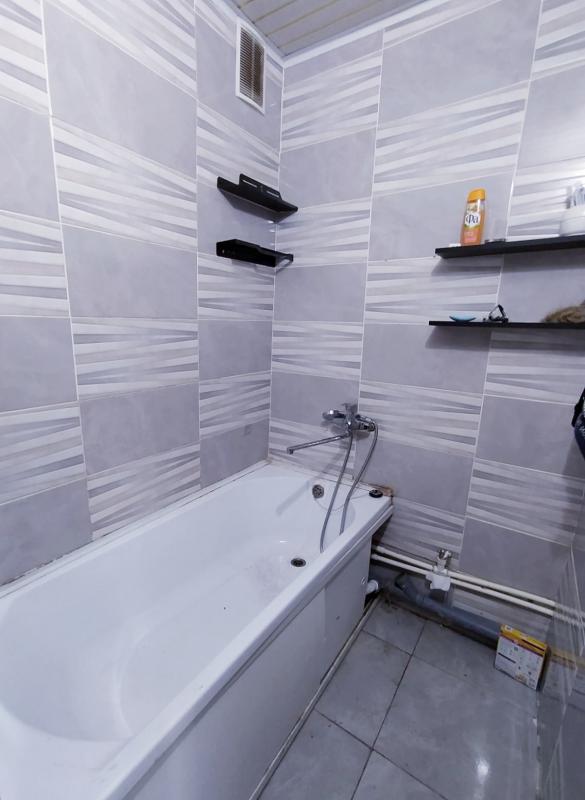 ПРОДАЁТСЯ 2-Х КОМНАТНАЯ КВАРТИРА, НА 4 ЭТАЖЕ, 5-ТИ ЭТАЖНОГО ДОМА, С РАЗДЕЛЬНЫМИ ХОДАМИ И ДВУМЯ БАЛКО - Новотроицк