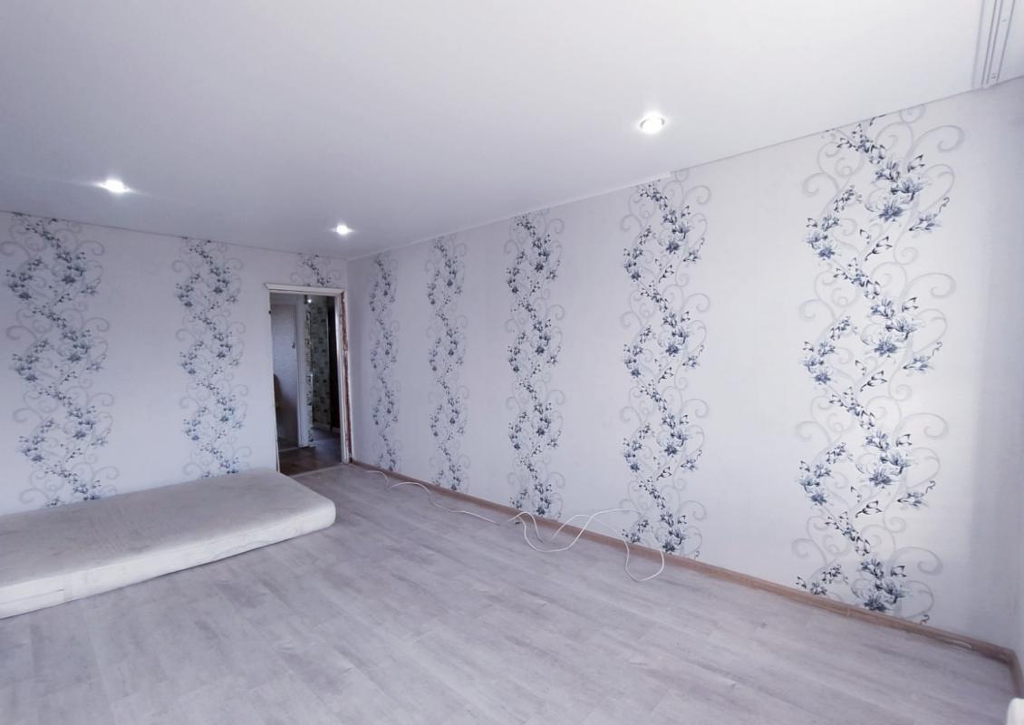 ПРОДАЁТСЯ 2-Х КОМНАТНАЯ КВАРТИРА, НА 4 ЭТАЖЕ, 5-ТИ ЭТАЖНОГО ДОМА, С РАЗДЕЛЬНЫМИ ХОДАМИ И ДВУМЯ БАЛКО - Новотроицк