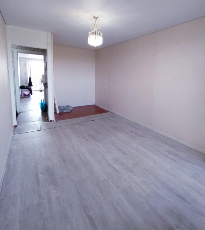 ПРОДАЁТСЯ 2-Х КОМНАТНАЯ КВАРТИРА, НА 4 ЭТАЖЕ, 5-ТИ ЭТАЖНОГО ДОМА, С РАЗДЕЛЬНЫМИ ХОДАМИ И ДВУМЯ БАЛКО - Новотроицк