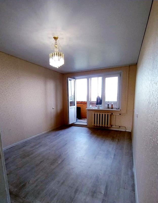 ПРОДАЁТСЯ 2-Х КОМНАТНАЯ КВАРТИРА, НА 4 ЭТАЖЕ, 5-ТИ ЭТАЖНОГО ДОМА, С РАЗДЕЛЬНЫМИ ХОДАМИ И ДВУМЯ БАЛКО - Новотроицк