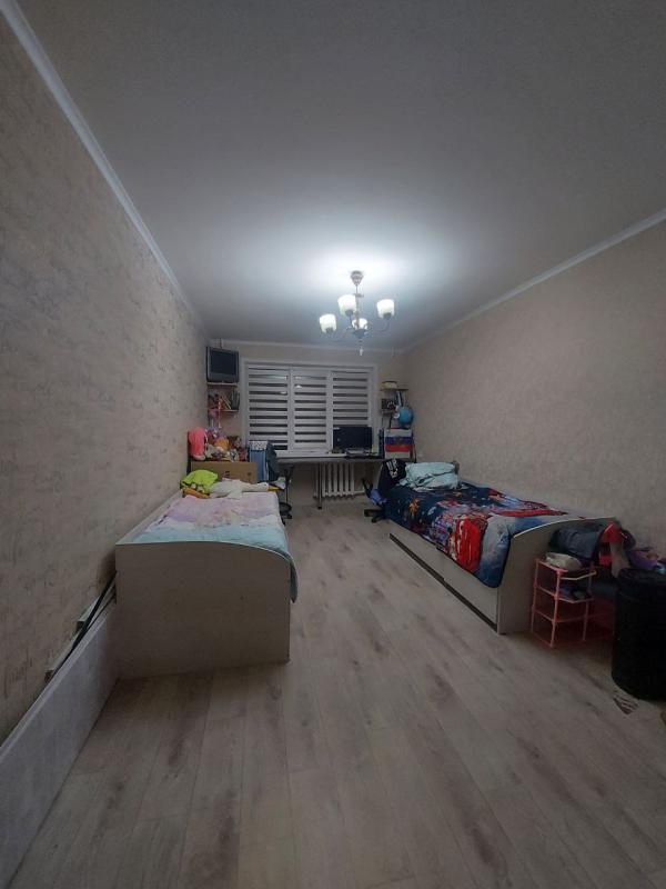 Продается 2-комнатная квартира с раздельными ходами по адресу: г. - Новотроицк