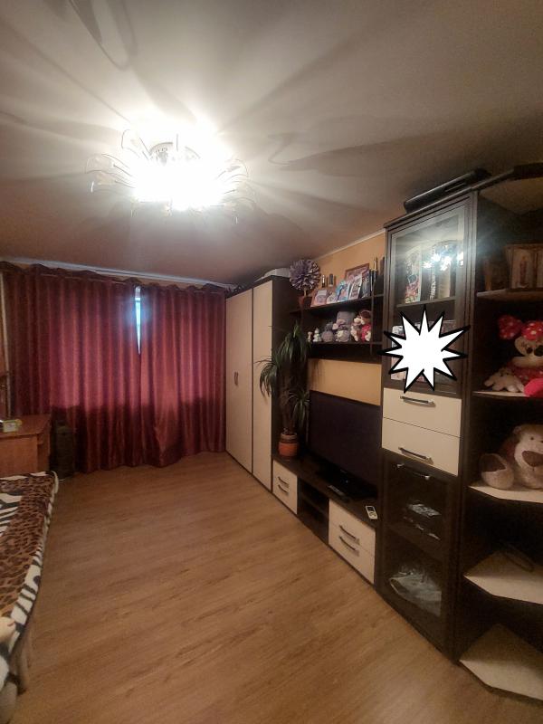 Продаётся уютная двухкомнатная квартира площадью 43.9 квадратных метров на первом этаже пятиэтажного - Новотроицк