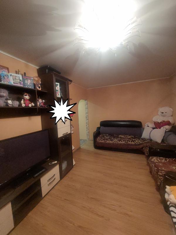 Продаётся уютная двухкомнатная квартира площадью 43.9 квадратных метров на первом этаже пятиэтажного - Новотроицк