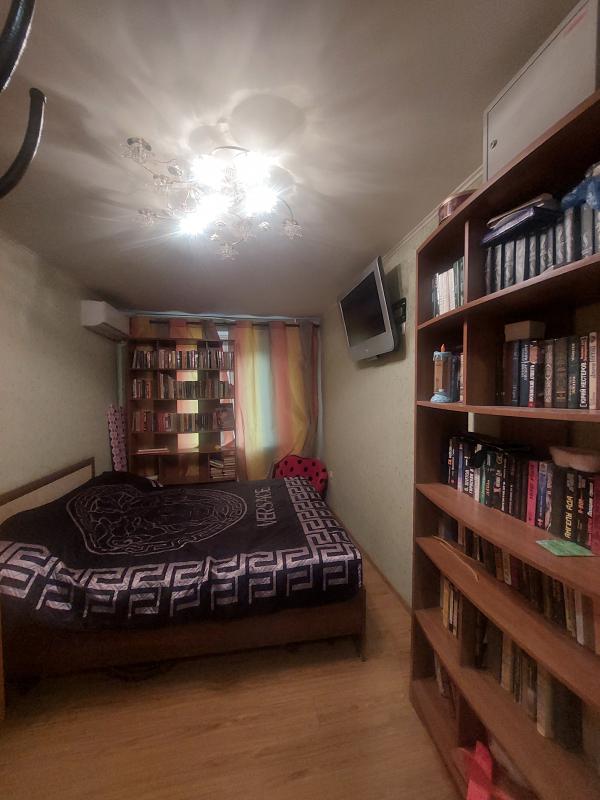 Продаётся уютная двухкомнатная квартира площадью 43.9 квадратных метров на первом этаже пятиэтажного - Новотроицк