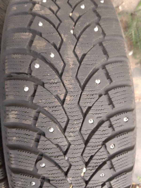 Продам, 195/65/15, шипы все. - 