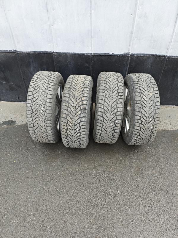 Продам зимние шины шипованные на Фольксваген Пассат Хакапелита 9 225/60/16 комплект из 4 шт за 28000 - Орск
