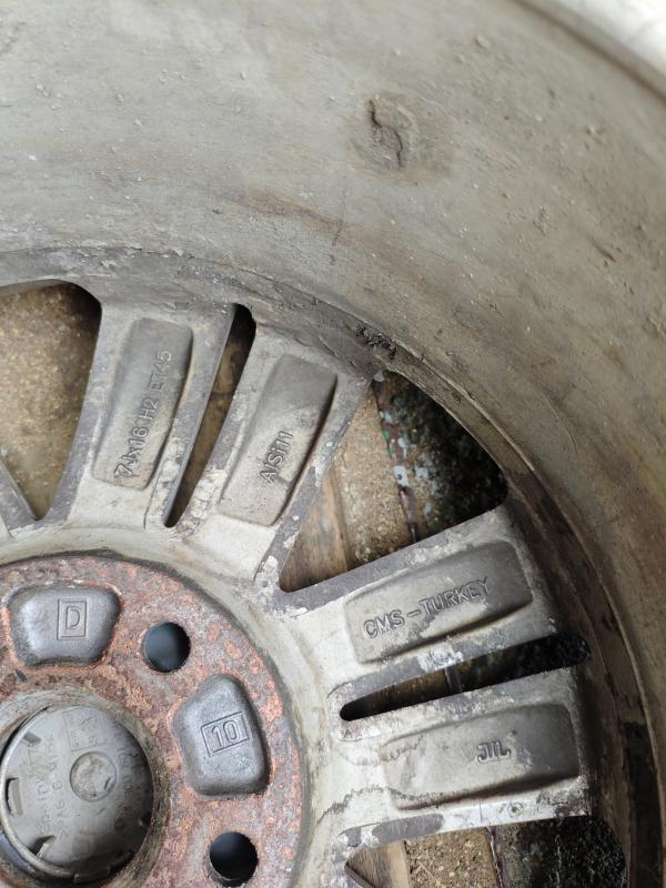 Продам зимние шины шипованные на Фольксваген Пассат Хакапелита 9 225/60/16 комплект из 4 шт за 28000 - Орск